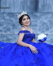 Load image into Gallery viewer, Gorgeous Sweet 16 Royal Blue Quinceanera Dresses Lace Applique V Neck Ball Gown Prom Dress Tulle Tiered Masquerade Gowns