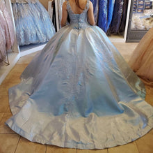 Load image into Gallery viewer, Light Blue Quinceanera Dress 2021 V-Neck Sequins Beads Lace Backless Party Princess Sweet 16 Ball Gown Vestidos De 15 Años