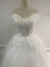 Load image into Gallery viewer, Sweet 16 Wine Red Quinceanera Dresses Off Shoulder Ball Gown Sweet 15 Dress Prom Gowns Vestido De 15 Anos Quinceanera Vestidos