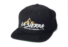 Load image into Gallery viewer, La Sierra Gente Fina Y Derecha Premium Mexico Snapback Gorra Mexicana