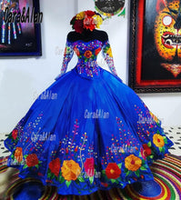 Load image into Gallery viewer, Charro Vestidos De 15 Años Royal Blue Embroidery Quinceanera Dresses Long Sleeves Sweet 16 Prom Gowns Lace-up abiti da cerimonia