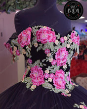 Load image into Gallery viewer, 2022 Dramatic African Floral Printed Flowers Off the Shoulder Black Quinceanera Prom Formal Dress Mexican Charro XV Vestiod De