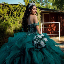 Load image into Gallery viewer, Gorgeous Emerald Green Quinceanera Dresses Crystal Beaded Ball Gown Mexican Girls Sweet 16 Dress Ruffles vestidos de 15 años