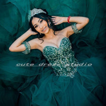 Load image into Gallery viewer, Gorgeous Emerald Green Quinceanera Dresses Crystal Beaded Ball Gown Mexican Girls Sweet 16 Dress Ruffles vestidos de 15 años