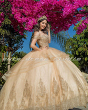 Load image into Gallery viewer, Charming Gold Quinceanera Dresses Lace Applique Beaded Ball Gown Mexican Sweet 16 Dress Off the Shoulder vestidos de 15 años