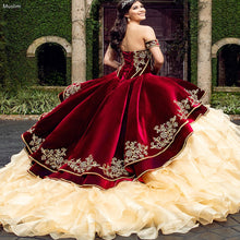 Load image into Gallery viewer, Vintage Burgundy And Gold Quinceanera Dresses 2021 With Gold Appliques Mexican Sweet 15 Party Dresses Organza Ruffles Prom Gowns