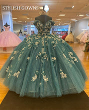 Load image into Gallery viewer, Princess Off The Shoulder Quinceanera Dresses Beaded Appliques 3D Flowers Ball Gown Pageant Graduation Party Sweet 16 15