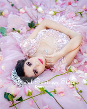 Load image into Gallery viewer, Princess Pink Lace Ball Gown Quinceanera Dresses 2021 Appliques Sweet 16 Formal Prom Gown Birthday Dress