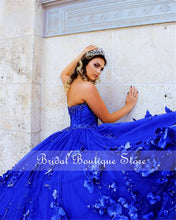 Load image into Gallery viewer, Vestidos de XV años Royal Blue Quinceanera Dresses with 3D Flowers Applique Corset Top Beaded Ball Gown Sweet 16 Dress Plus Size