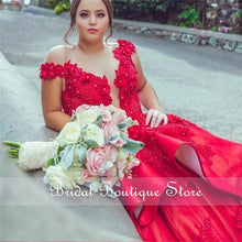 Load image into Gallery viewer, Elegant Red Mexican Quinceanera Dresses 2021 Scoop Illusion Neck Lace Applique Flower Ball Gown Sweet 15 16 Dress Vestidos De 15