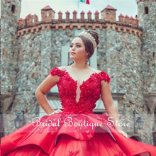 Load image into Gallery viewer, Elegant Red Mexican Quinceanera Dresses 2021 Scoop Illusion Neck Lace Applique Flower Ball Gown Sweet 15 16 Dress Vestidos De 15