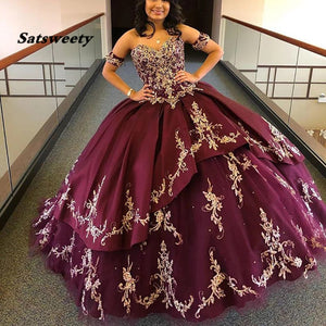 Burgundy Sweetheart Satin Quinceanera Prom Dresses Gold Applique Beaded Tiered Skirt Ball Gown Sweet