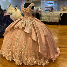 Load image into Gallery viewer, Charro Quinceanera Dresses Champagne Ruffles Sweet 16 Dress Party Wear Sequin Princess Gowns Crystal Vestidos De Xv Años
