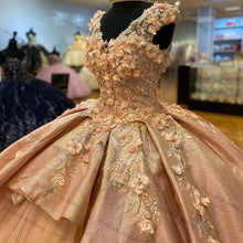 Load image into Gallery viewer, Charro Quinceanera Dresses Champagne Ruffles Sweet 16 Dress Party Wear Sequin Princess Gowns Crystal Vestidos De Xv Años
