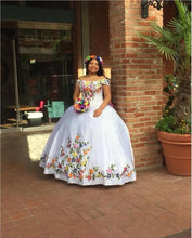 Load image into Gallery viewer, 2022 Off Shoulder Charro Quinceanera Dresses Plus Size Vintage Embroidered Satin Ball Gown Evening Prom Sweet 15 Dress
