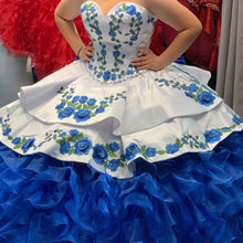 Load image into Gallery viewer, High-end Red Ball Gown Quinceanera Dresses with Cape Crost Back Sweet 16 Dress vestidos de 15 años Sweetheart
