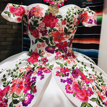 Load image into Gallery viewer, Gorgeous Floral Applique Mexcian Quinceanera Dresses 2021 Satin Off The Shoulder Ball Gowns Sweet 15 Dress Cheap
