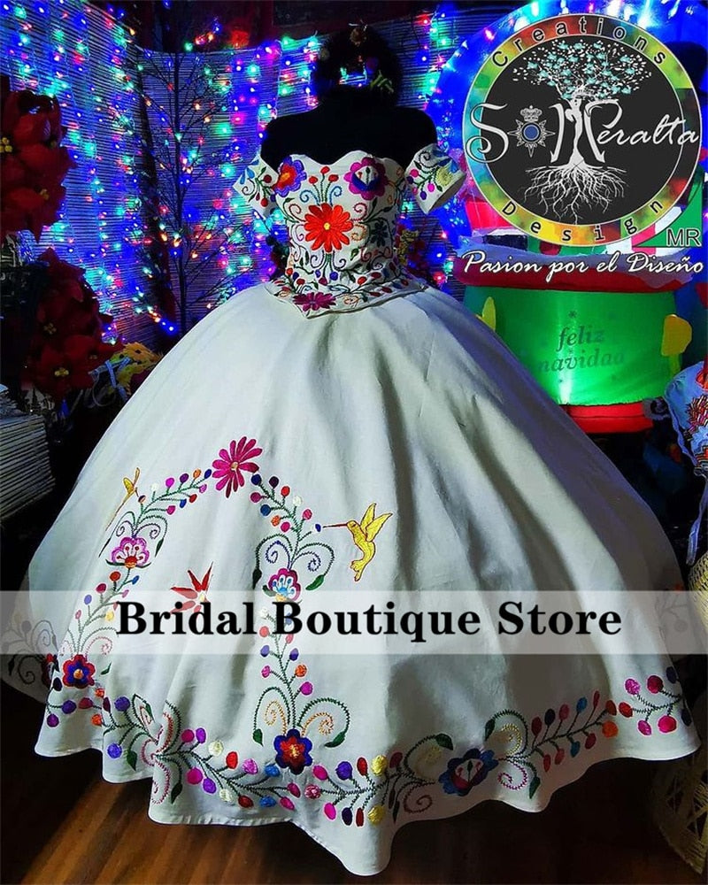 Luxury Colorful Embroidery Ball Gown Quinceanera Dresses Sweetheart Mexican Dress Off Shoulder Vestidos De 15 Años 2022